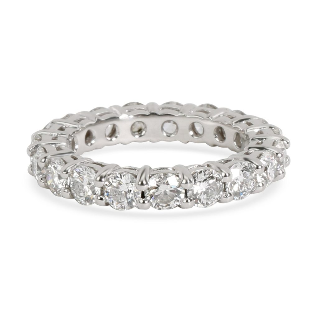 Shared Prong Round Cut Diamond Eternity Band in Platinum 2.5 CTW